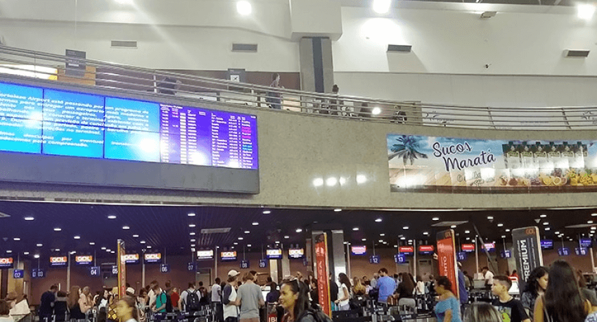 Raz&otilde;es para anunciar no painel de desembarque do aeroporto de Fortaleza
